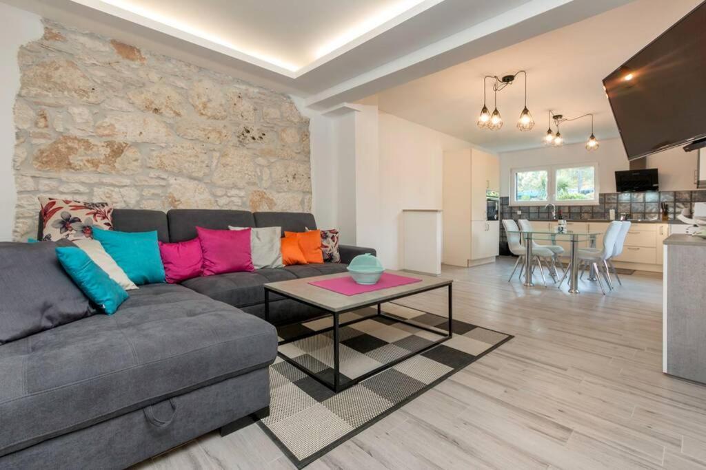 Predivan Novouredeni Apartman U Blizini Mora Banjole Exteriör bild