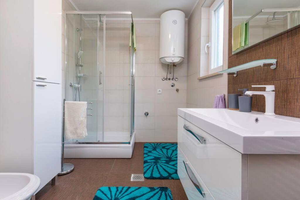 Predivan Novouredeni Apartman U Blizini Mora Banjole Exteriör bild