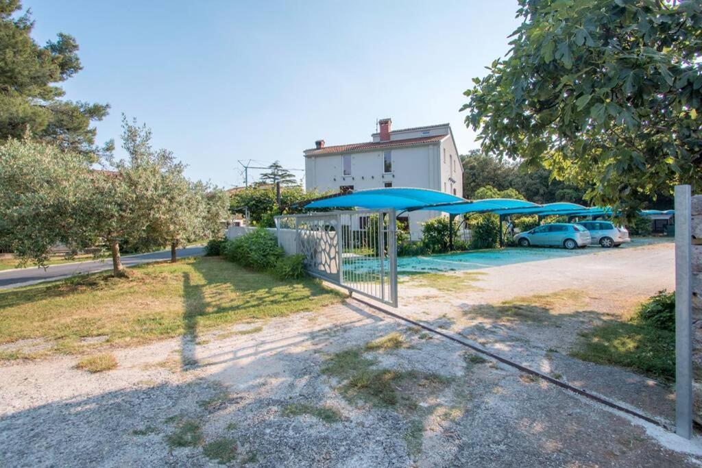 Predivan Novouredeni Apartman U Blizini Mora Banjole Exteriör bild