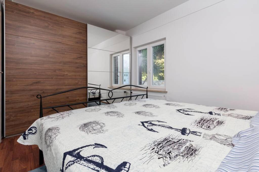 Predivan Novouredeni Apartman U Blizini Mora Banjole Exteriör bild